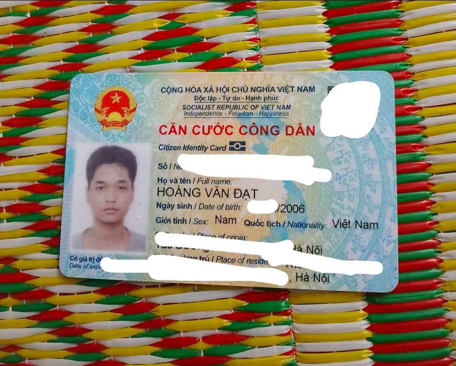 Tìm ví giấy tờ rơi ở Hà Nội tên Hoàng Văn Đạt