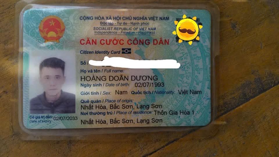 Hôm qua ngày 18 tháng 3 vào lúc  5h sáng em đi làm từ làng giang lên đến phương cầu có bị rơi ví trong ví có giấy tờ mang tên hoàng doãn dương có ace hoặc cô bác nào có nhặt được cho e xin chuộc lại em xin chân thành cảm ơn ạ..sdt 0388785800 ạ