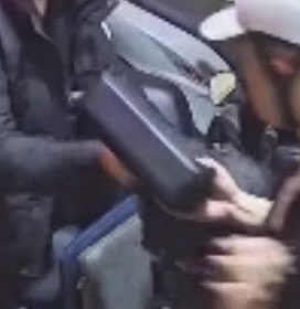 Rơi túi cầm tay ở Hà Nội tên Đào Giang Nguyên 1999